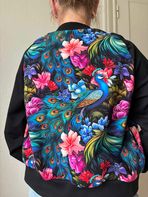 6821ed1afae80b09d6a1a5ea_bomber-jacket-3_1750688049397.jpg