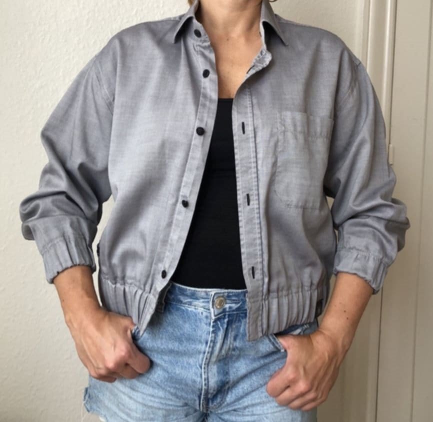 6821ed1afae80b09d6a1a5ea_grey-shirt_1751453716374.jpg