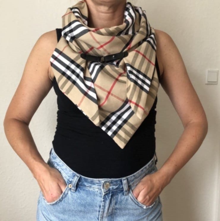 6821ed1afae80b09d6a1a5ea_skarf-burberry_1751472463738.jpg
