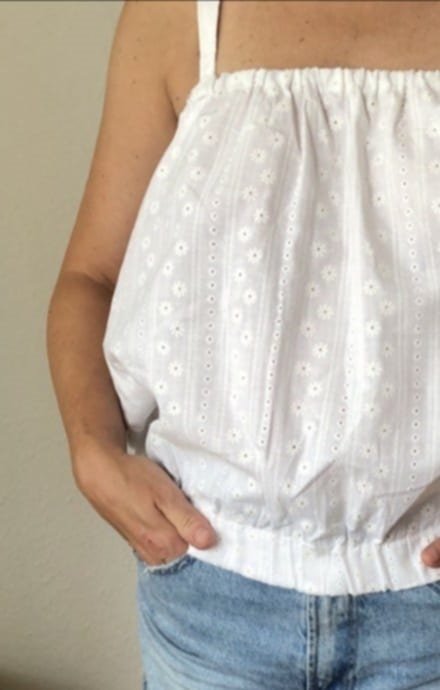 by Anya – Bomulds Top med Broderede Blomster & Bindestropper (Str. S/M) - REUSERS