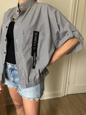 by Anya – Upcycled Oversize Skjorte “Fashion” – Stribet m. Patch (One Size) - REUSERS